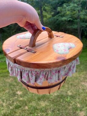 VTG Pink Bow Fabric Ruffle Edge Lined Wooden Sewing Basket / Knitting Storage